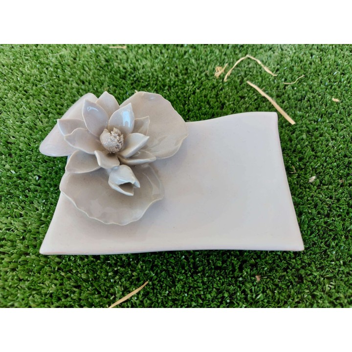 Piatto sushi 8x12 cm con fior di loto in capodimonte bianco…