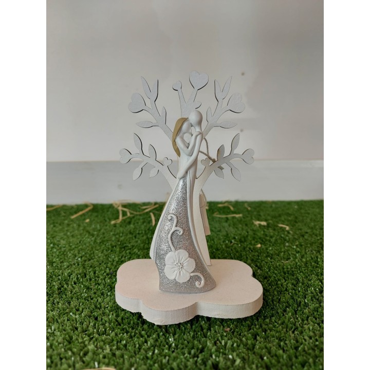 Albero di cuori in legno bianco con coppia di sposi stilizzati