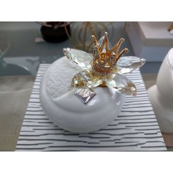 Diffusore di profumo in ceramica bianca con fiori decorativi e corona oro