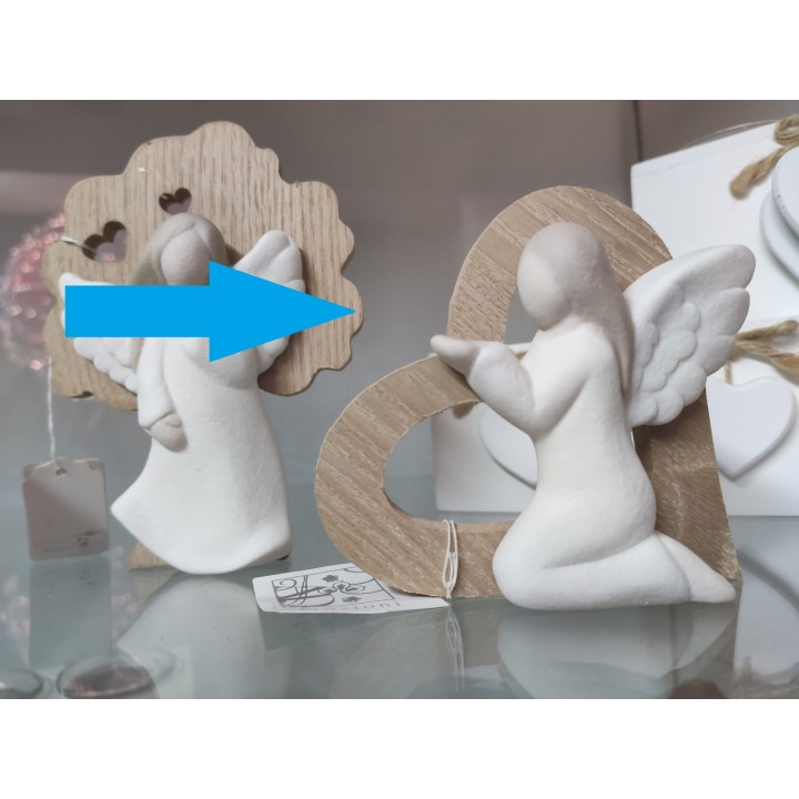 Angelo in ginocchio in porcellana su legno 9,5 x 3 x 10 cm…