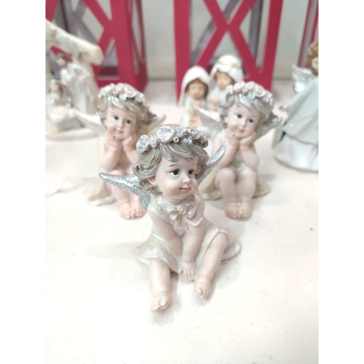 Angioletto seduto con corona di rose 2 assortiti 8 cm |…