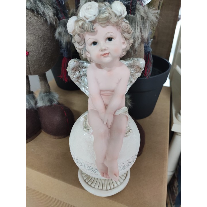 Angelo in resina e ceramica con coroncina rose su sfera 10…