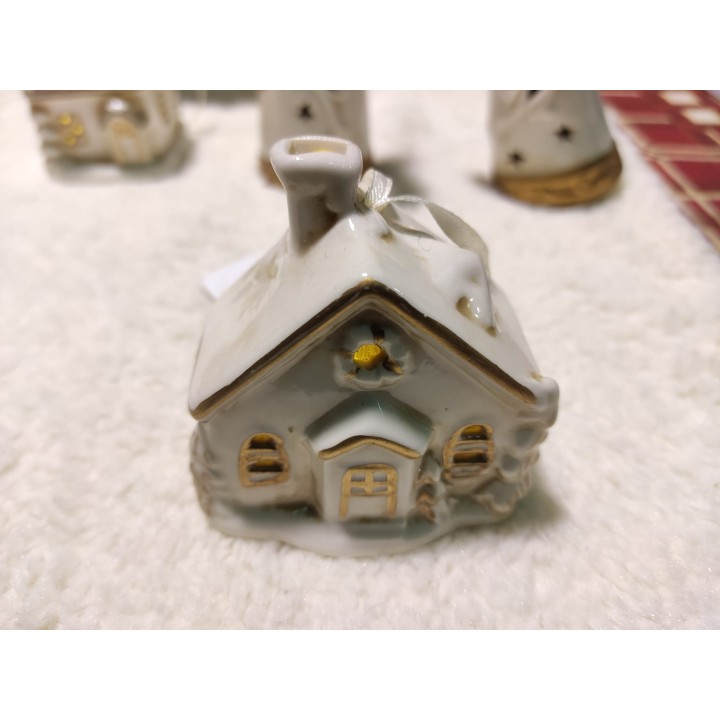 Casetta decorativa bianca e oro con luce led da appendere