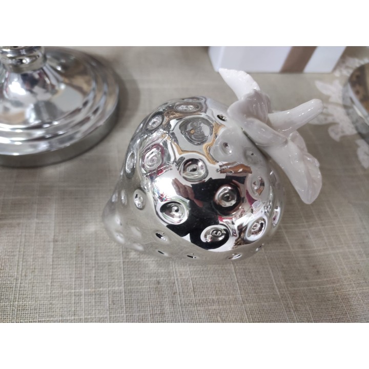 Fruttino fragola argentato con essenza 9 x 9 cm | CarinCasa