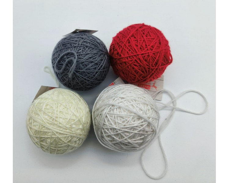 Decorazione natalizia gomitolo di lana 4 colori cm 8