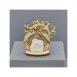 Casetta in legno con albero e Sacra Famiglia in gesso su base