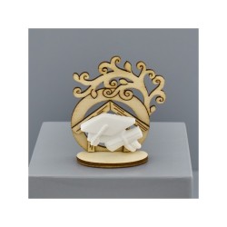 Casetta in legno con albero e tocco da laurea in gesso su base
