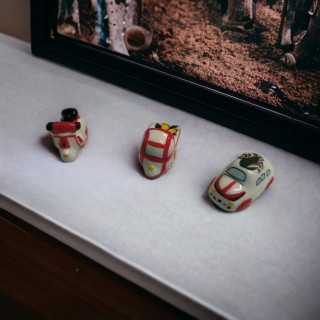 Auto vespa motocarro in ceramica decorata