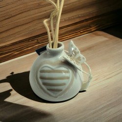 Profumatore a righe cuore con farfalla harmony 9 cm