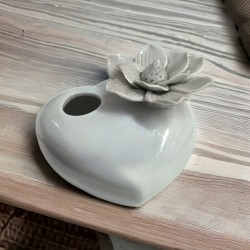 Profumatore cuore con fiore porcellana tortora 10x7,5 cm