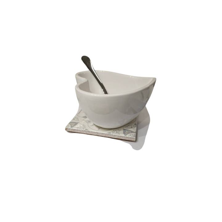 Antipastiera formaggiera con cucchiaio acciaio e mattonella…