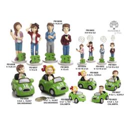 Statuina ragazza in automobile 18 anni in resina 6,5 cm