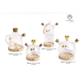 Set olio e aceto in vetro con base in legno e scritta "L'amore vince s