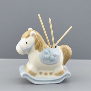Diffusore di profumo cavallo a dondolo in porcellana con bastoncini