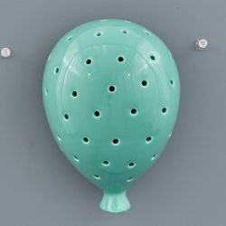 Palloncino da parete in ceramica verde acqua traforato