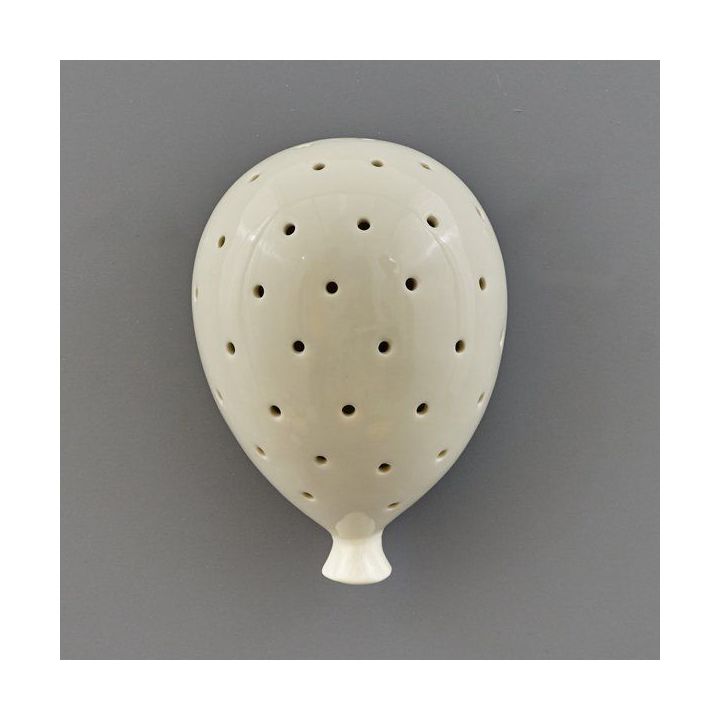 Palloncino in ceramica color crema traforato