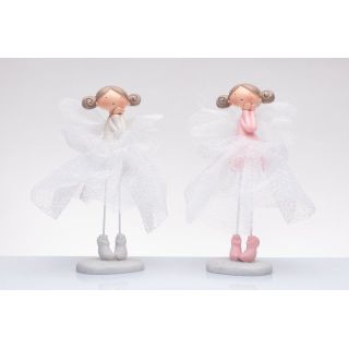 Ballerina in piedi con tulle