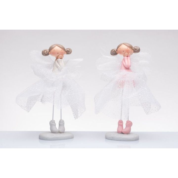 Ballerina in piedi con tulle