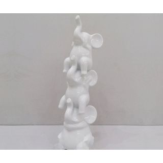 Elefanti in equilibrio bianchi