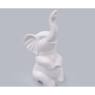 Elefante seduto bianco lucido