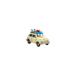 Auto in metallo con tavola surf
