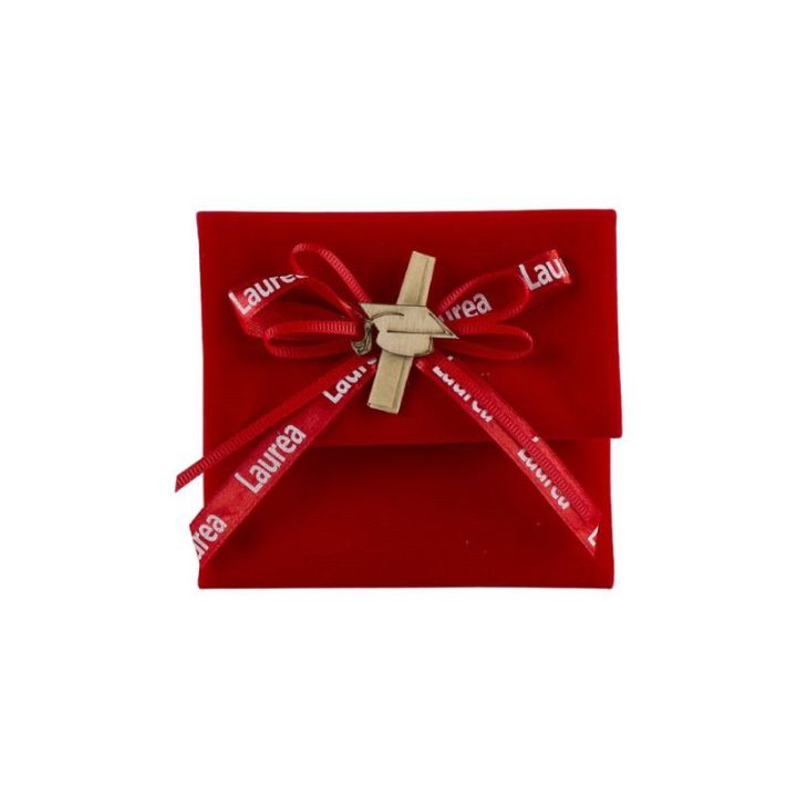 Bustina in velluto rosso con nastro ino laurea con appl. legno cappell