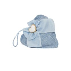 Cuscino cuore celeste con fiocco e gessetto bianco