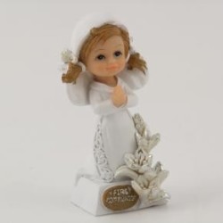 Statuina bimba in preghiera per comunione in resina