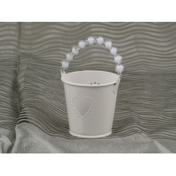 Secchiello bianco in metallo con manico in perle