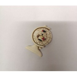 Magnete gufo con globo in resina  5,7x3,7x1,4 cm.