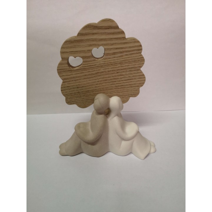 Coppia sposi seduta in porcellana su albero in…