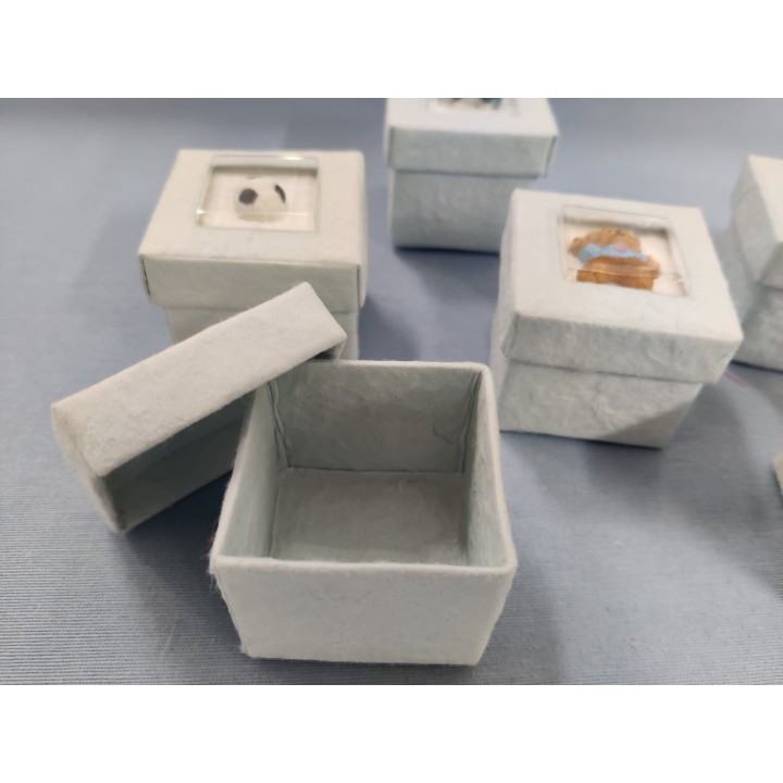 Scatola azzurra porta confetti 6 soggetti assortiti cm 5x5…