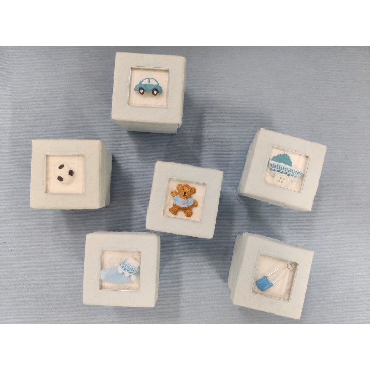 Scatola azzurra porta confetti 6 soggetti assortiti cm 5x5…