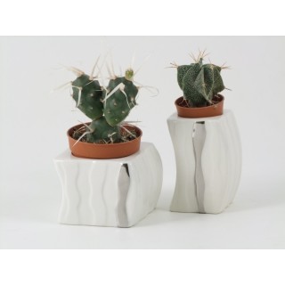 Caspò in ceramica con strisce argentate