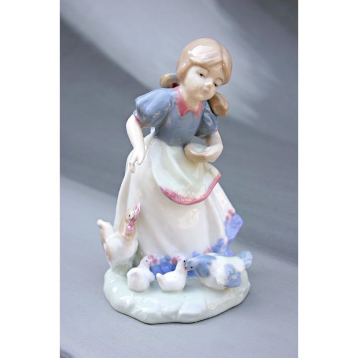 Bimba con galline | CarinCasa