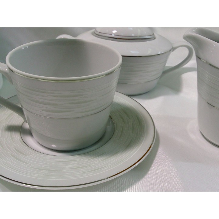 Servizio da té da 15 pezzi bianco e argento | CarinCasa