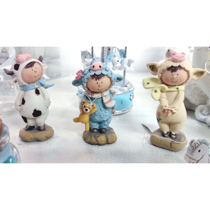 Bimbo in costume da animaletto in resina