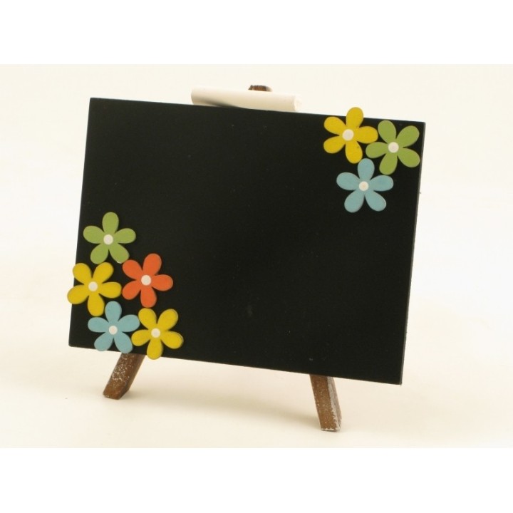 Lavagnetta con cavalletto e fiori