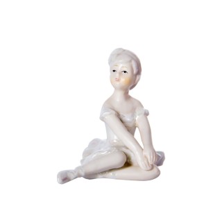 Ballerina seduta in porcellana con mani giunte