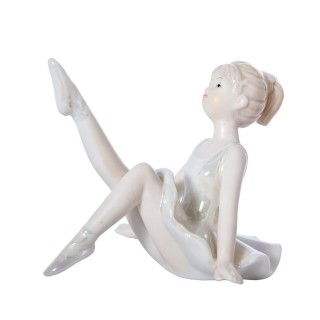 Ballerina seduta in porcellana con gamba sollevata