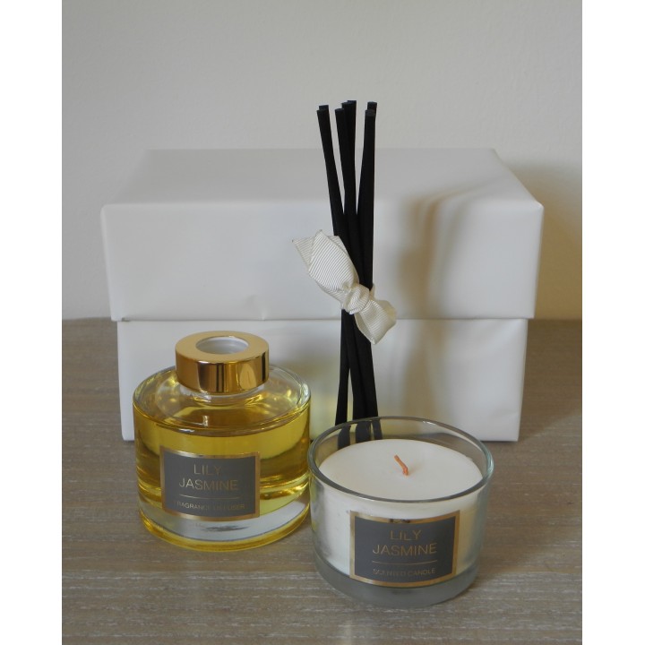 Diffusore con 150ml di essenza e stick con candela bianca…