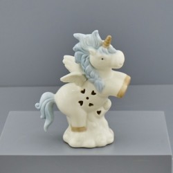 Unicorno alato in ceramica bianca con luce LED e cuoricini traforati, 13,8 cm